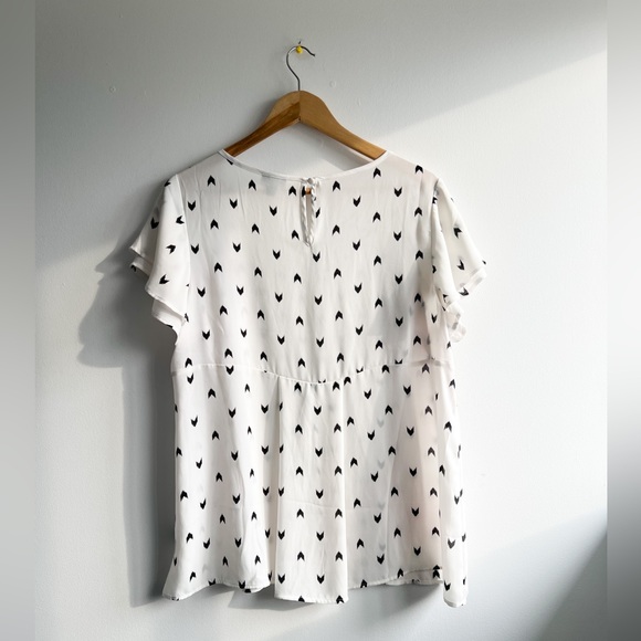 Torrid Georgette Flutter Sleeve Blouse - Picture 6 of 10